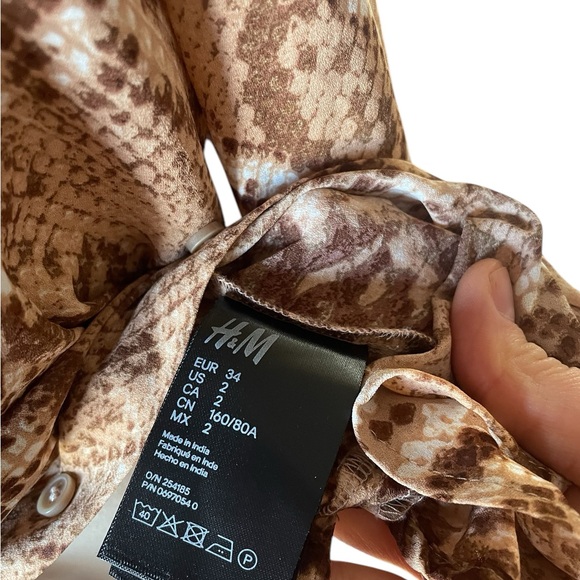 H&M snake skin pattern blouse - Picture 8 of 9